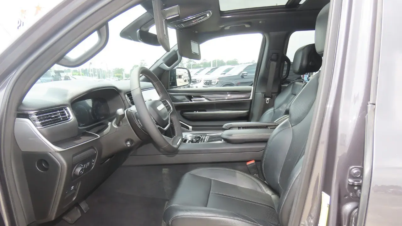 2024 Jeep Wagoneer Base