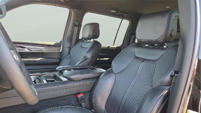 2024 Jeep Wagoneer Base