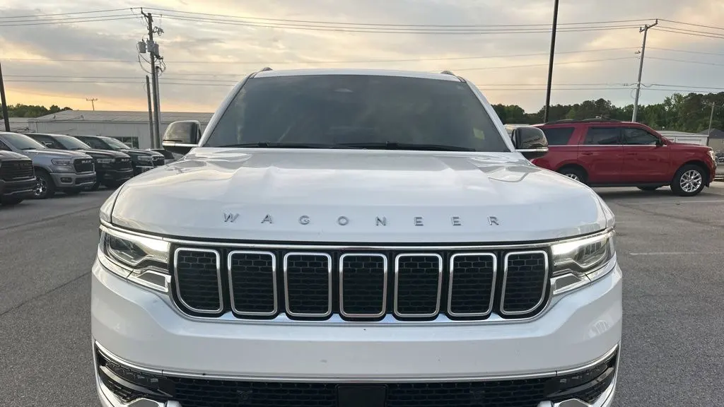 2025 Jeep Wagoneer Base