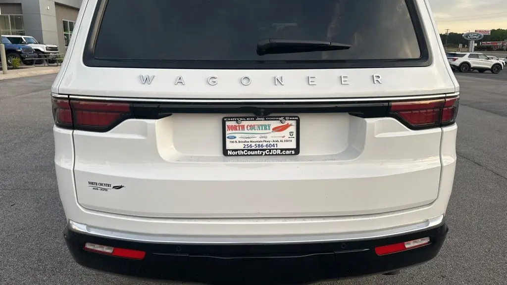 2025 Jeep Wagoneer Base