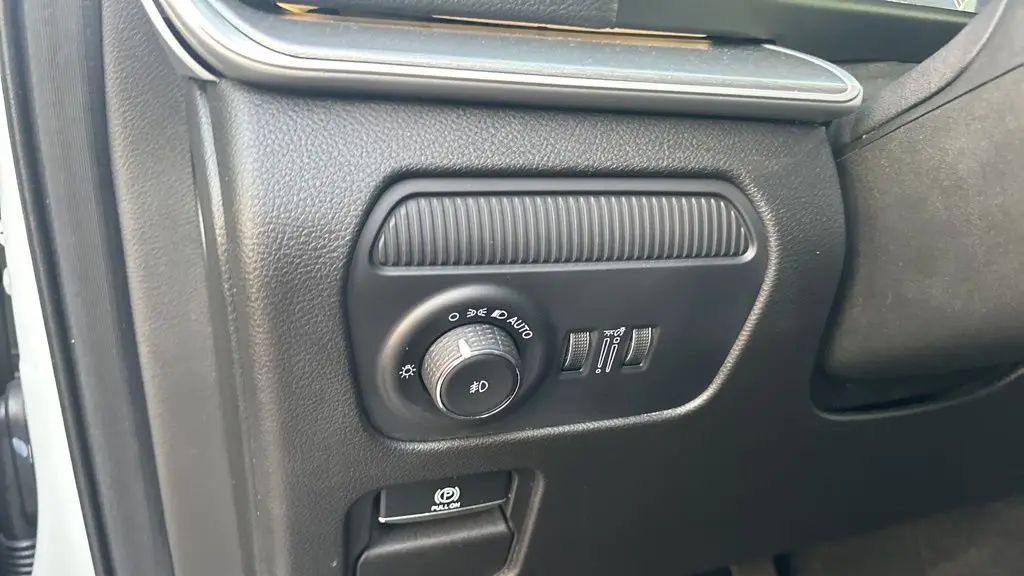 2025 Jeep Wagoneer Base