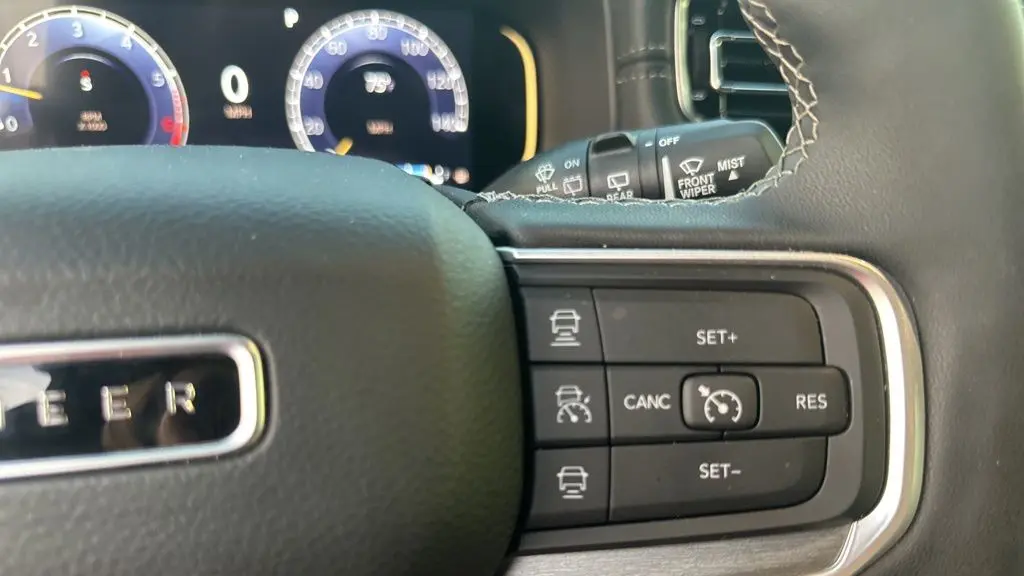 2025 Jeep Wagoneer Base