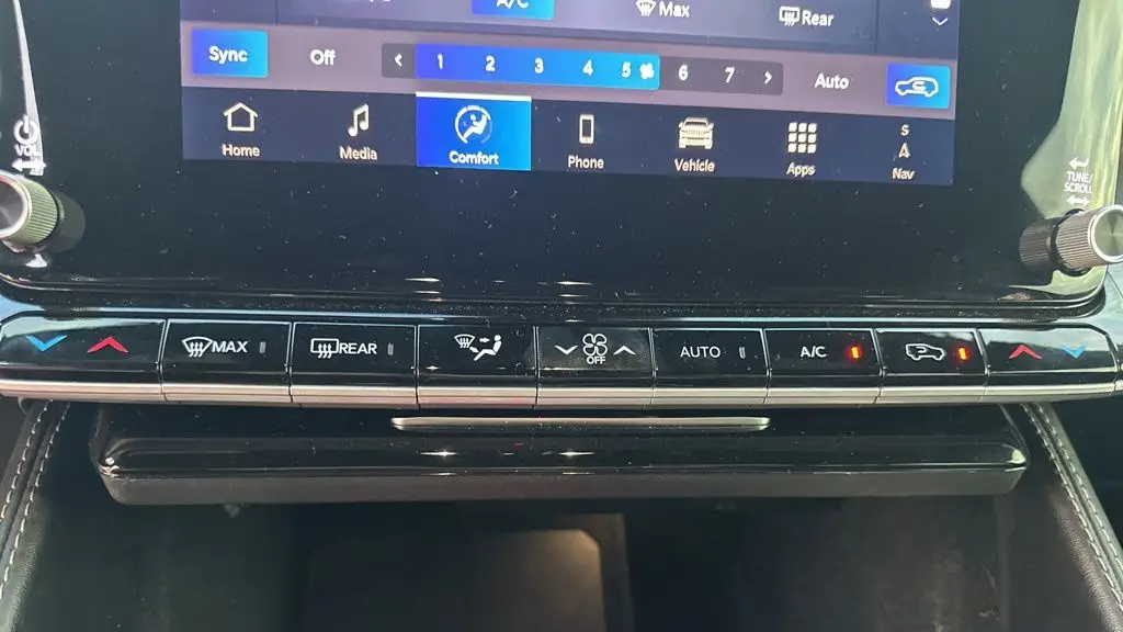 2025 Jeep Wagoneer Base