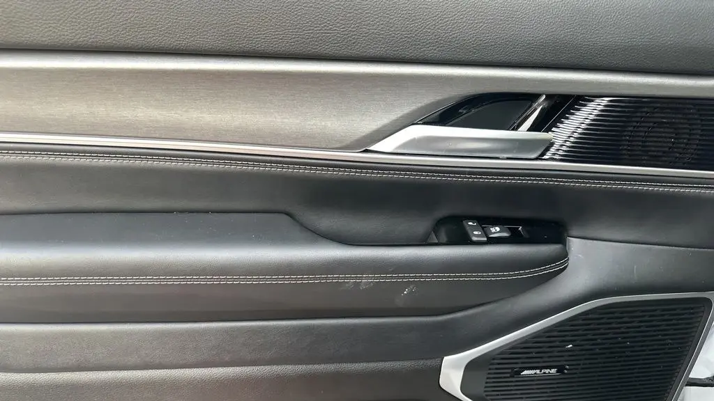 2025 Jeep Wagoneer Base