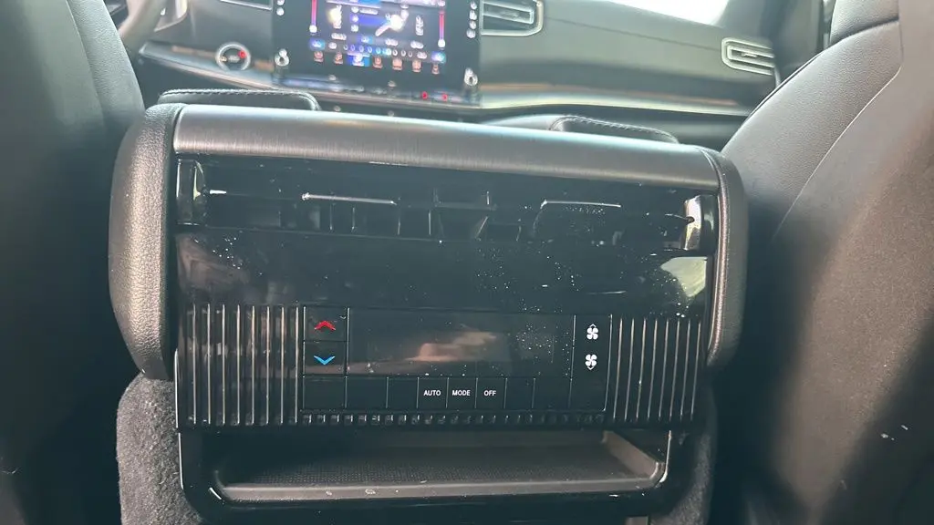 2025 Jeep Wagoneer Base