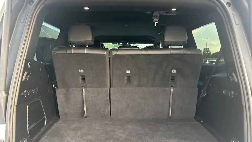2025 Jeep Wagoneer Base
