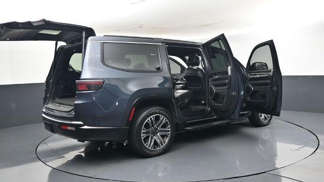 2023 Jeep Wagoneer Base