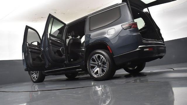 2023 Jeep Wagoneer Base