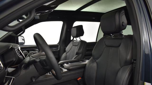2023 Jeep Wagoneer Base