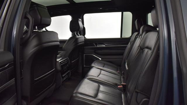 2023 Jeep Wagoneer Base