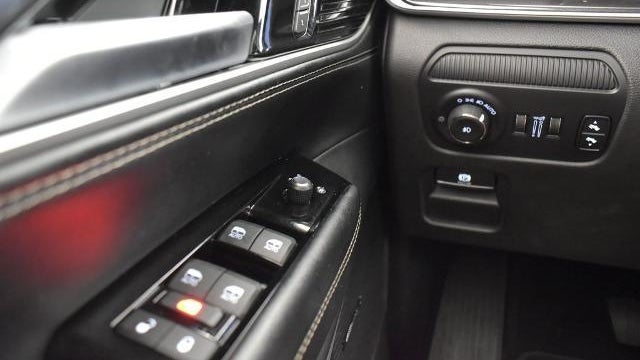 2023 Jeep Wagoneer Base