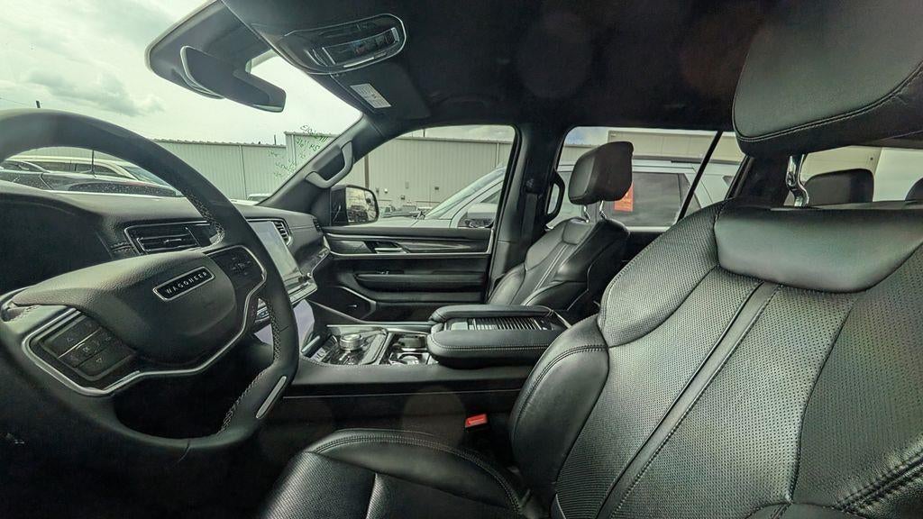 2024 Jeep Wagoneer Base