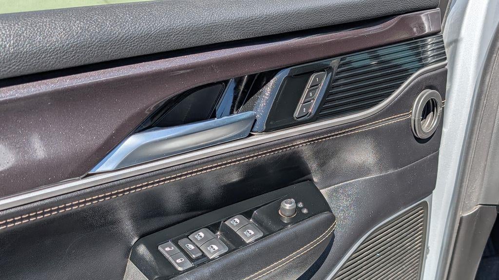 2024 Jeep Wagoneer Base