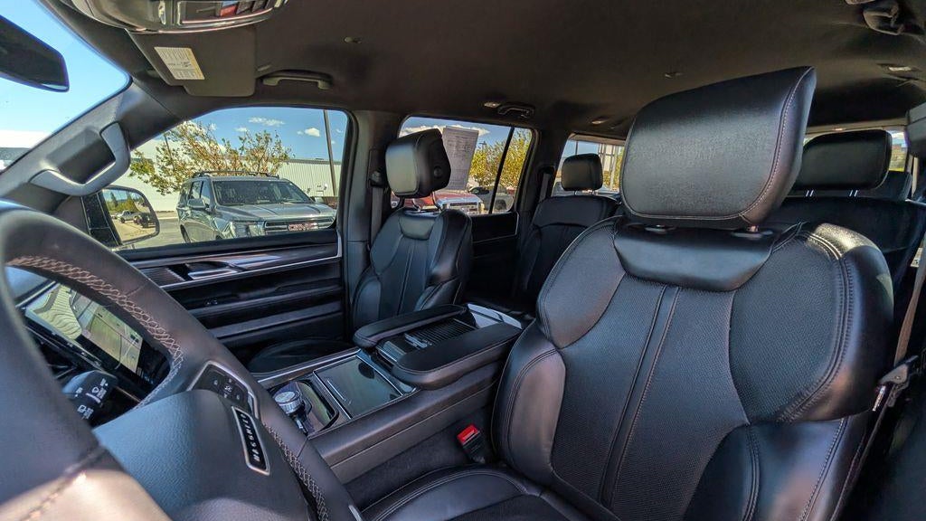 2024 Jeep Wagoneer Base