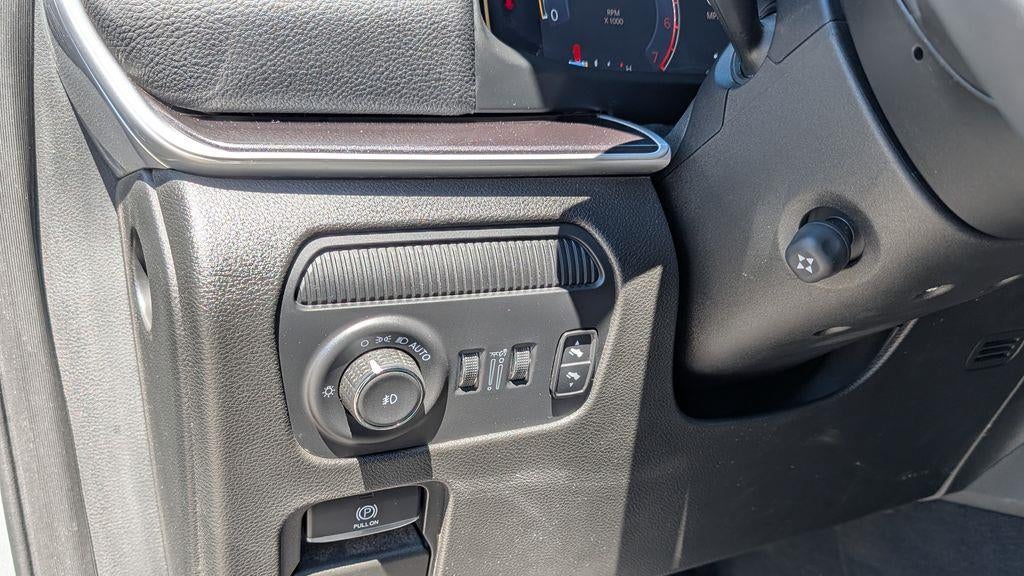2024 Jeep Wagoneer Base