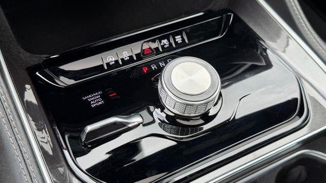 2023 Jeep Wagoneer Base