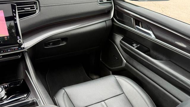 2023 Jeep Wagoneer Base