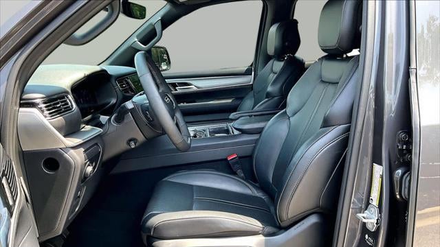 2025 Jeep Wagoneer Base