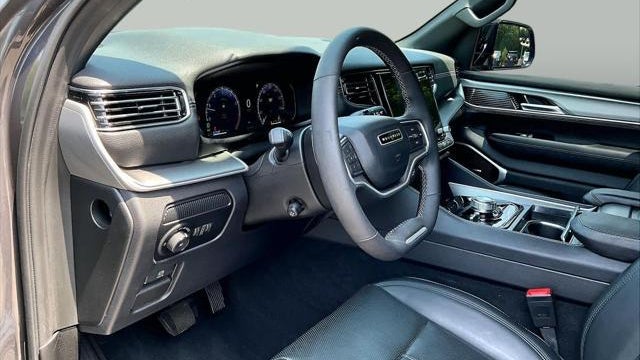 2025 Jeep Wagoneer Base