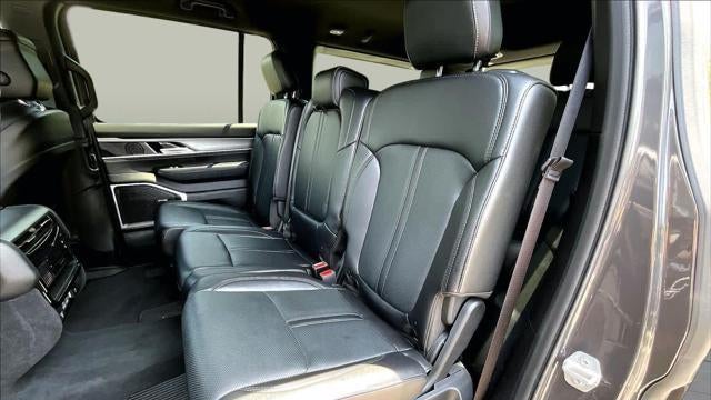 2025 Jeep Wagoneer Base