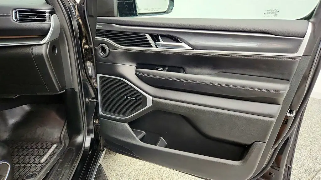 2023 Jeep Wagoneer Carbide