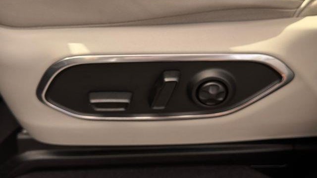 2023 Jeep Wagoneer Carbide