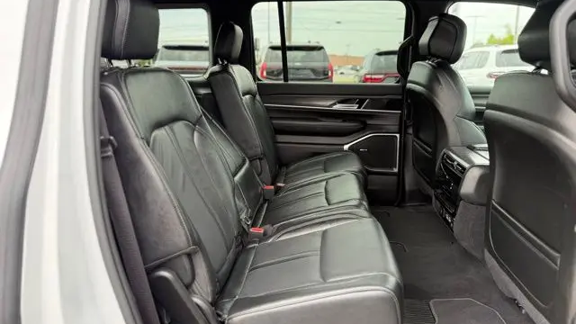 2023 Jeep Wagoneer Carbide