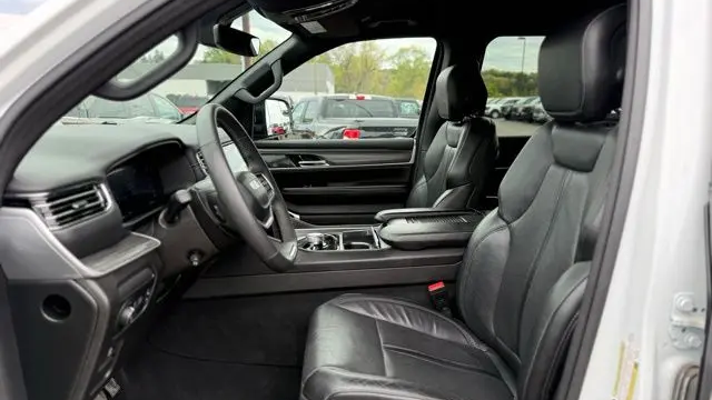 2023 Jeep Wagoneer Carbide