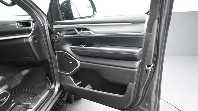 2023 Jeep Wagoneer Carbide