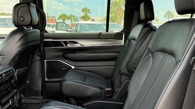 2023 Jeep Wagoneer Carbide