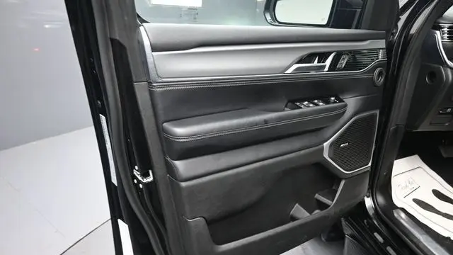 2023 Jeep Wagoneer Carbide