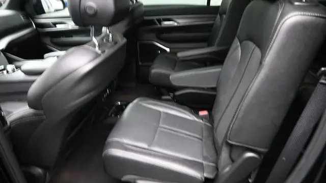 2023 Jeep Wagoneer Carbide