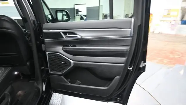 2023 Jeep Wagoneer Carbide