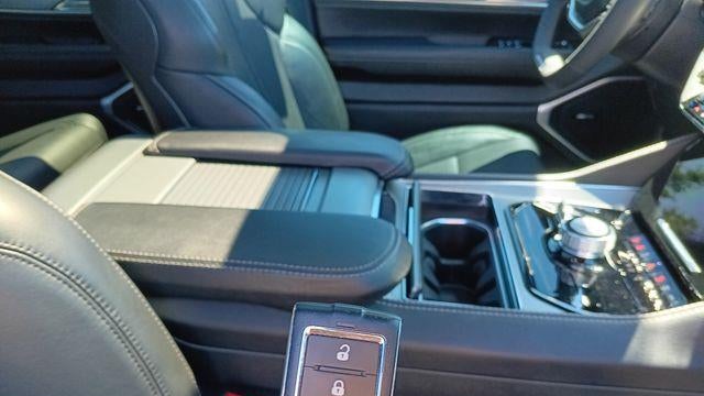 2023 Jeep Wagoneer Carbide