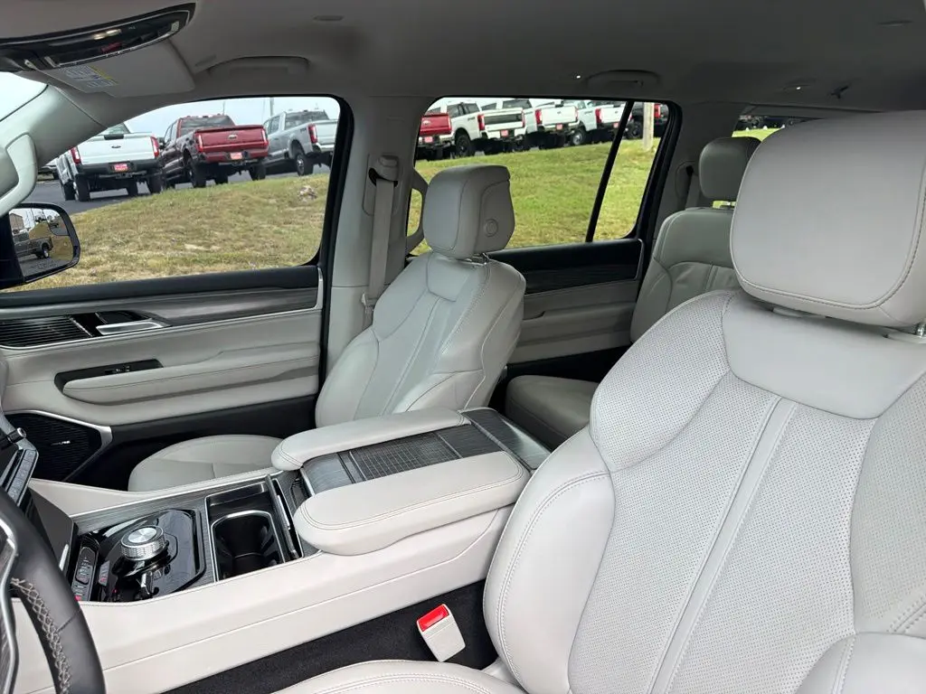 2024 Jeep Wagoneer - $39,444