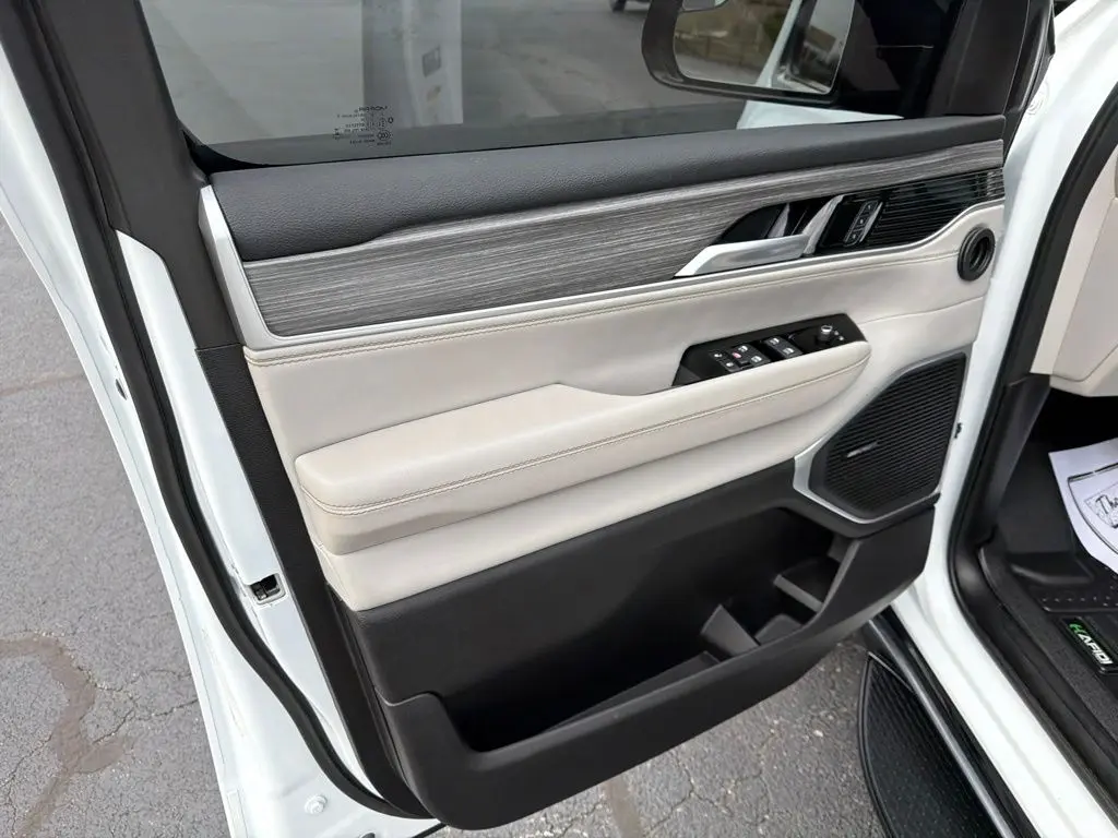 2024 Jeep Wagoneer - $39,444