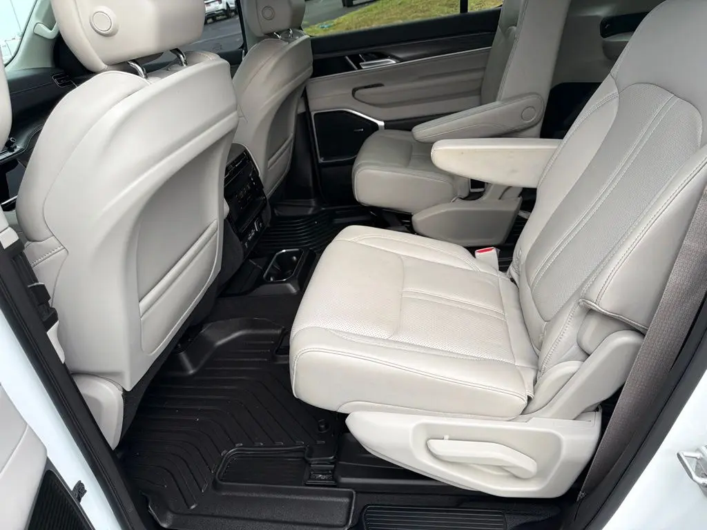 2024 Jeep Wagoneer - $39,444