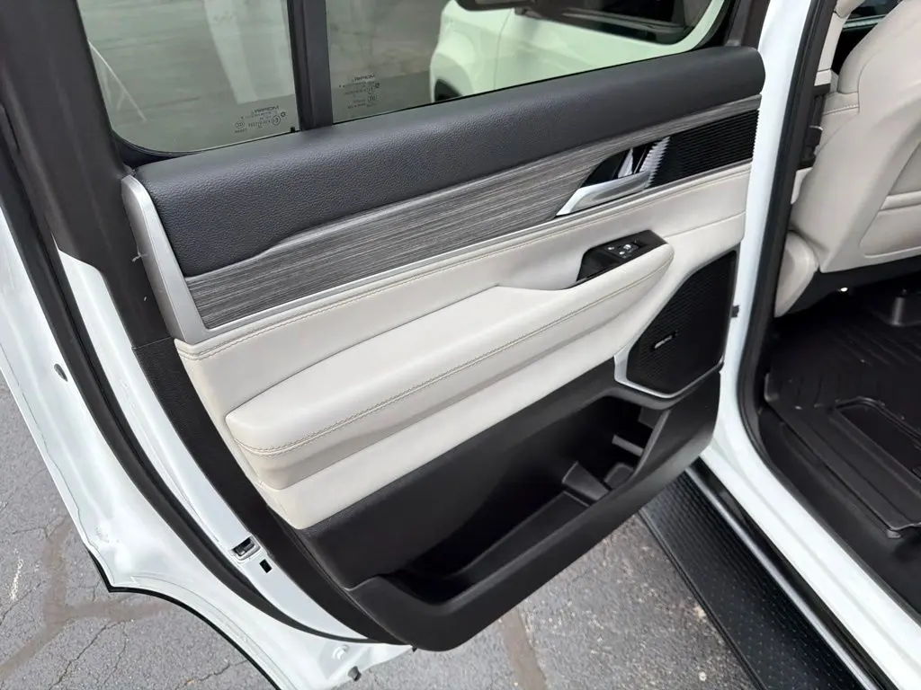 2024 Jeep Wagoneer - $39,444