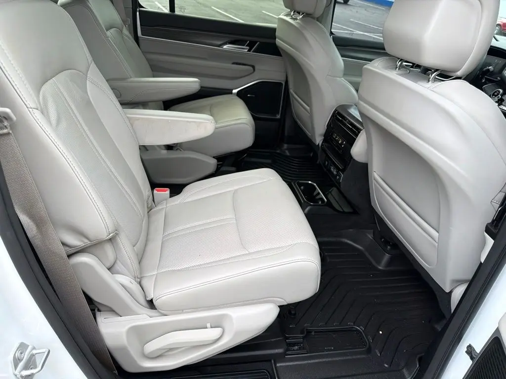 2024 Jeep Wagoneer - $39,444