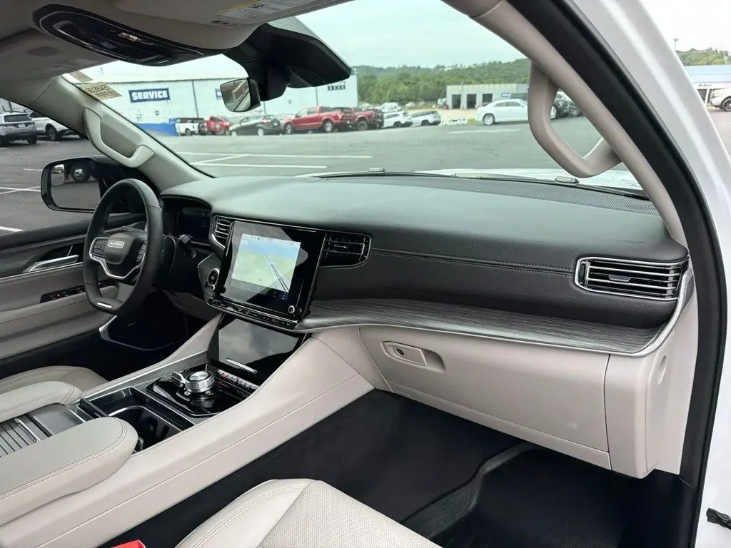 2024 Jeep Wagoneer - $39,444