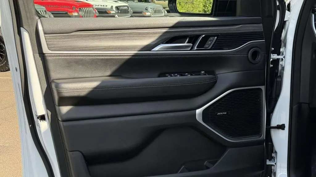 2023 Jeep Wagoneer Series III