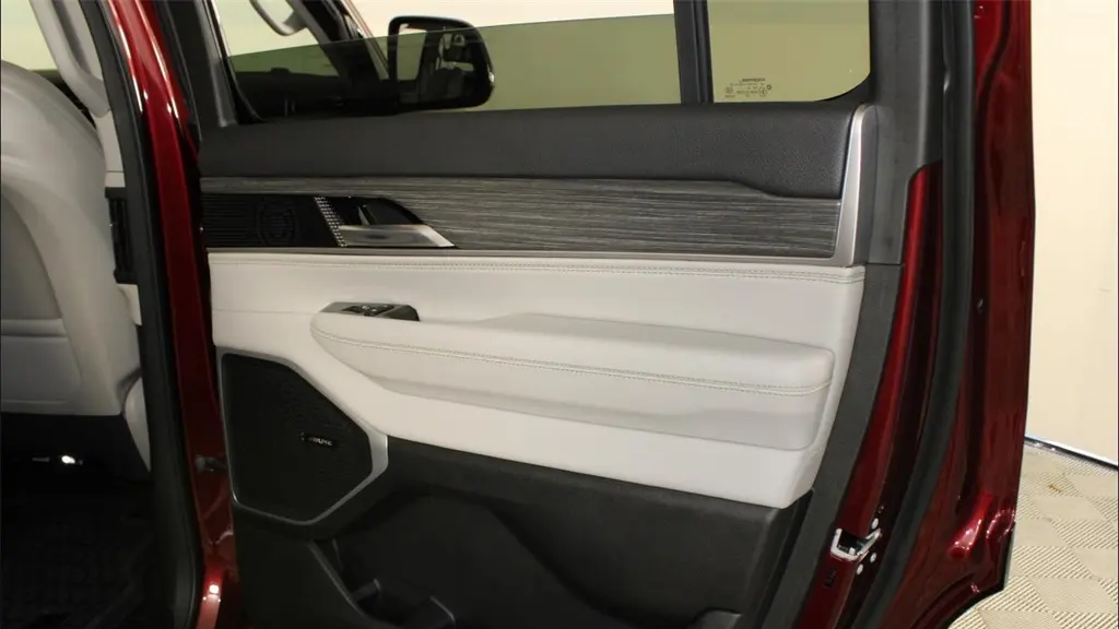 2023 Jeep Wagoneer Series III