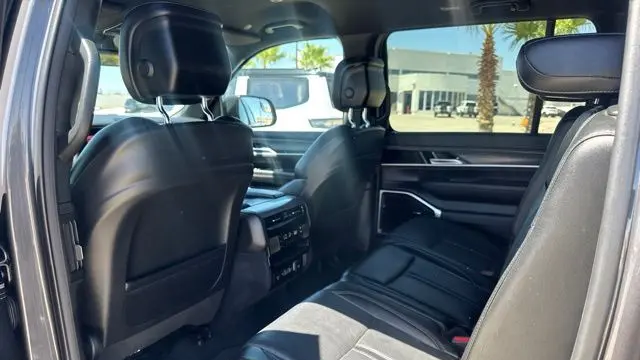 2023 Jeep Wagoneer Series III