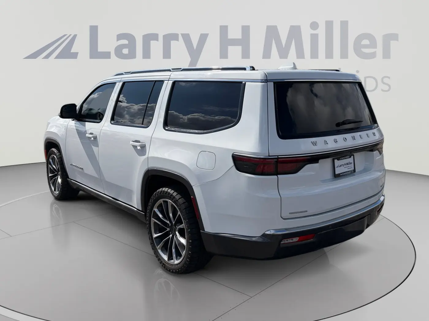2022 Jeep Wagoneer - $30,000
