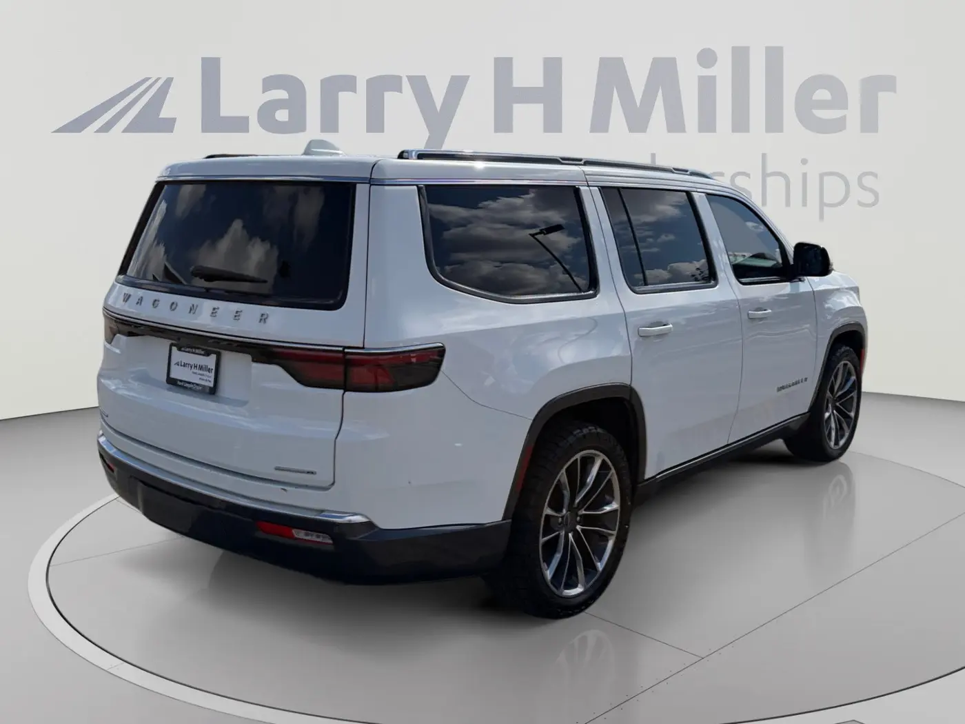2022 Jeep Wagoneer - $30,000