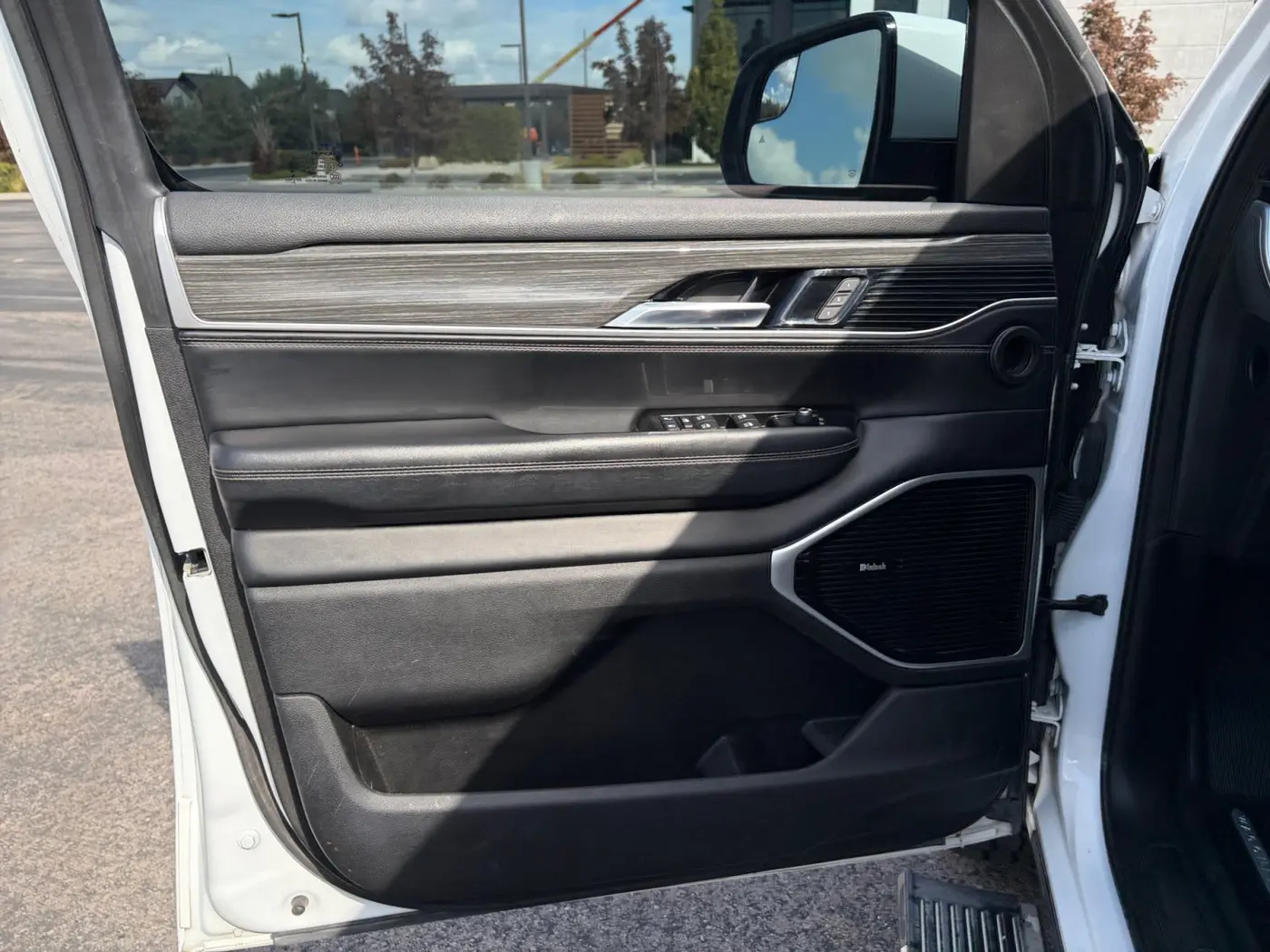 2022 Jeep Wagoneer - $30,000