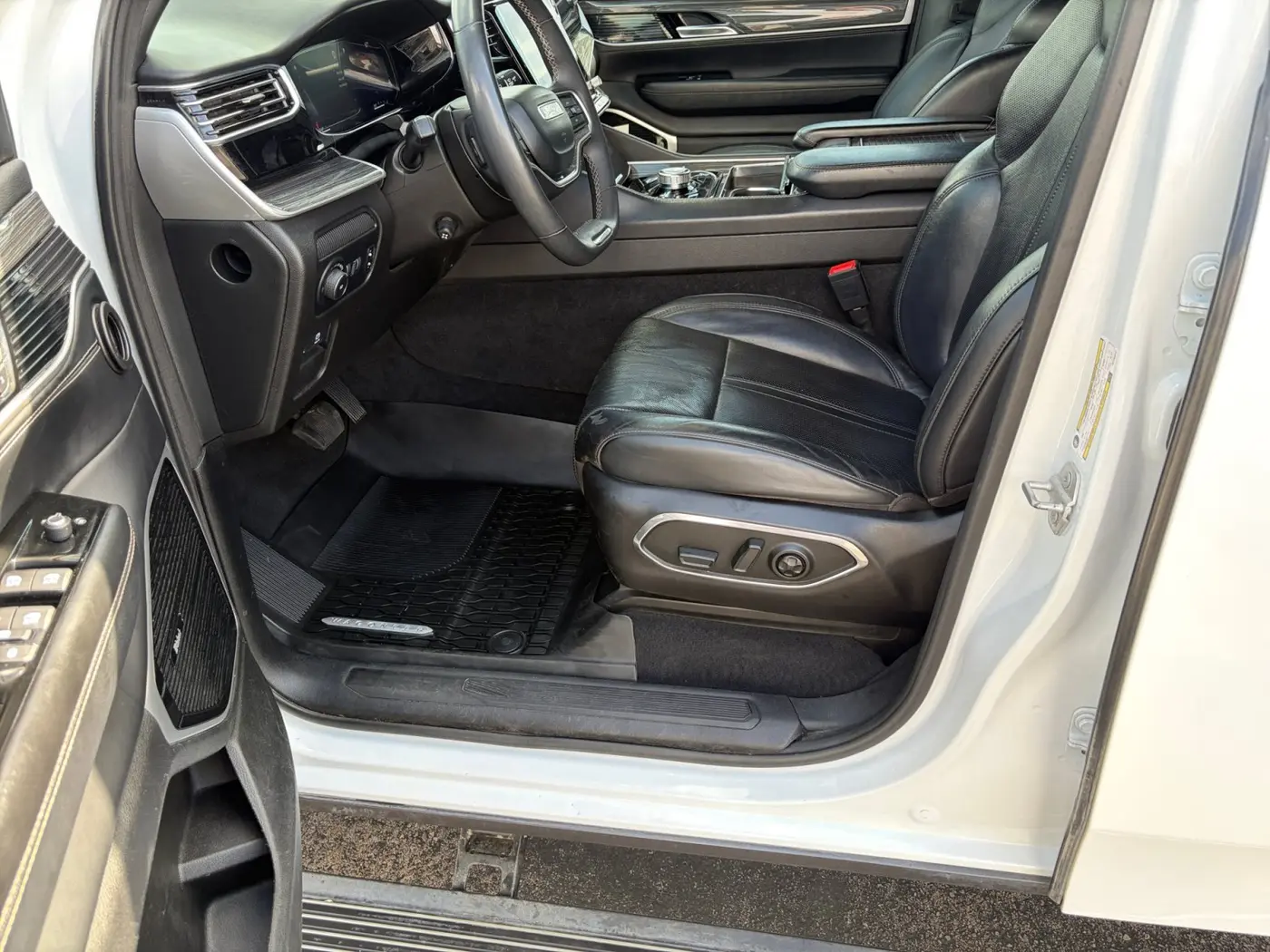 2022 Jeep Wagoneer - $30,000
