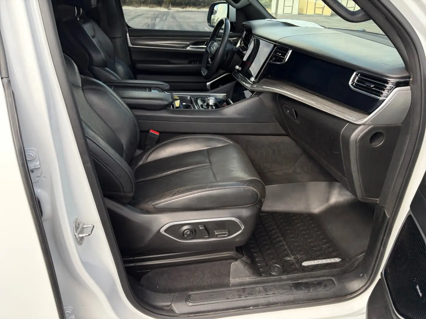 2022 Jeep Wagoneer - $30,000