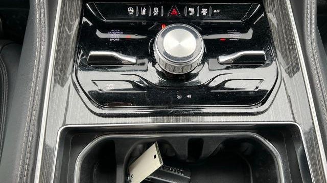 2022 Jeep Wagoneer Series III Carbide