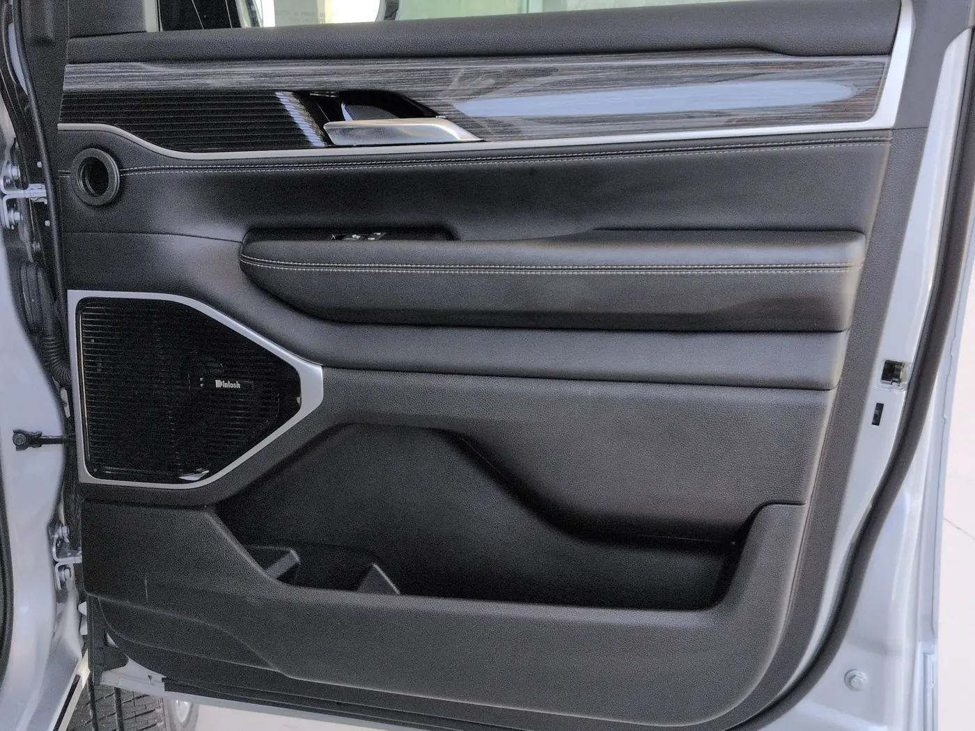 2022 Jeep Wagoneer - $35,599